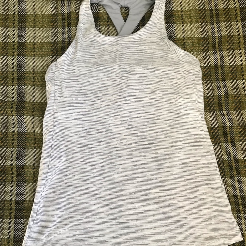 Lululemon tank with shelf bra